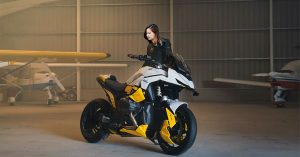 Review of the BMW R 1300 GS Pista on Carbon Wheels